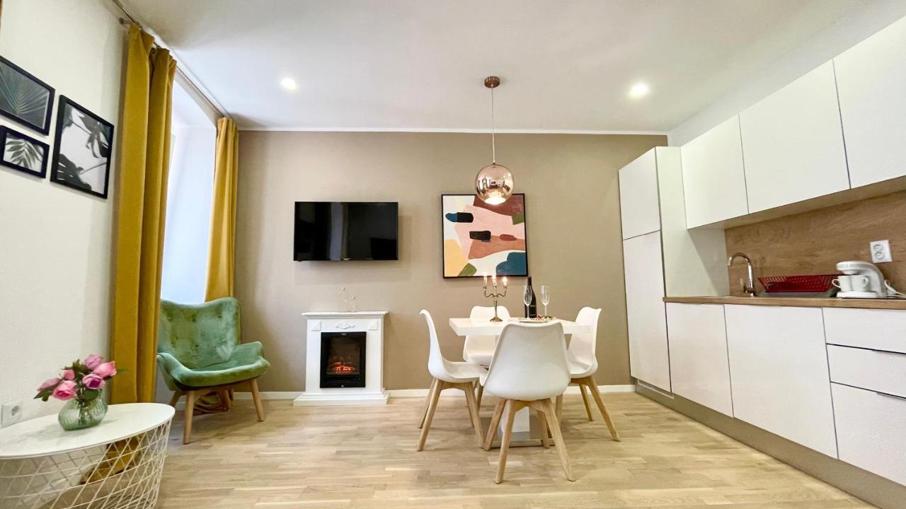 Hedone Luxury 3 Apartments With Free Parking بولا المظهر الخارجي الصورة