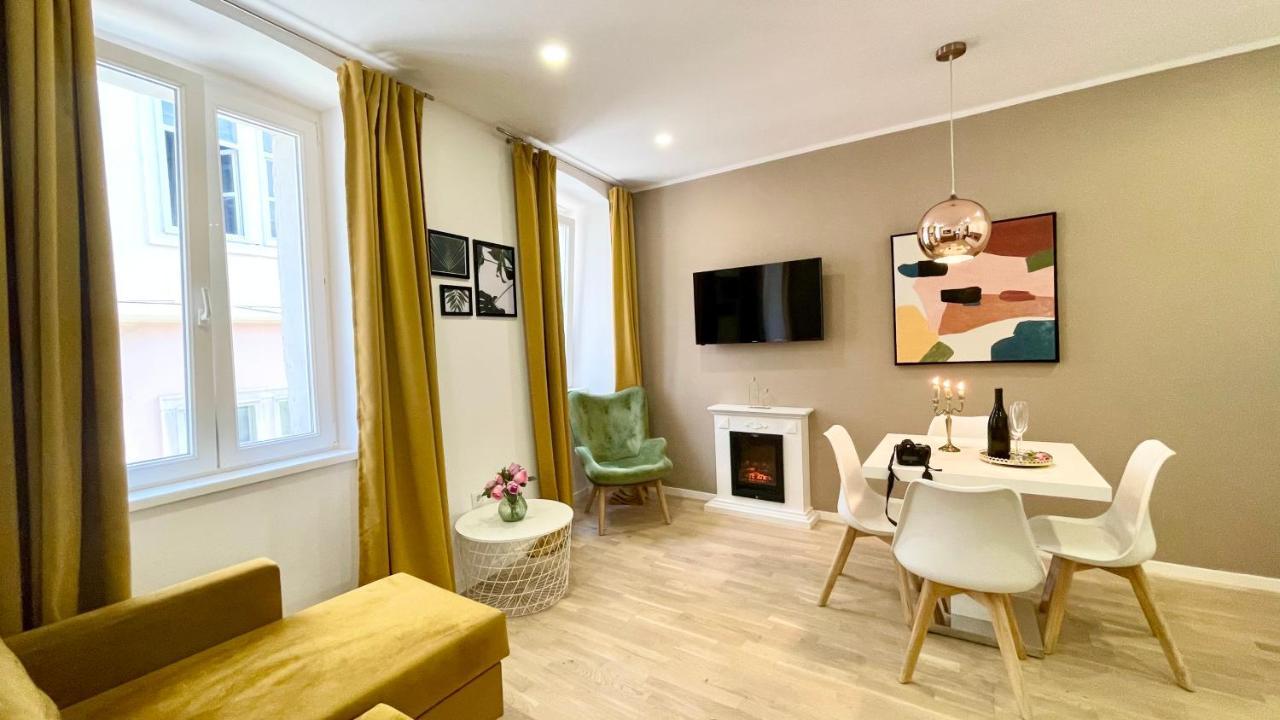 Hedone Luxury 3 Apartments With Free Parking بولا المظهر الخارجي الصورة