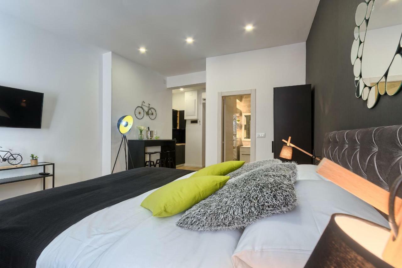 Hedone Luxury 3 Apartments With Free Parking بولا المظهر الخارجي الصورة